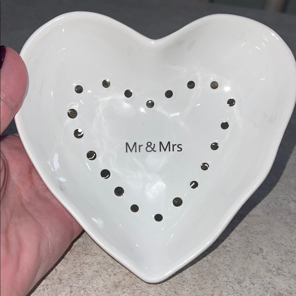 BN ARLINGTON DESIGNS HEART SHAPED MR.& MRS. GOLD LOGO CANDY/TRINKET CERAMIC DISH